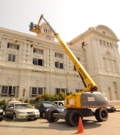 haulotte-h25tpx-working-at-victoria-theatre_0