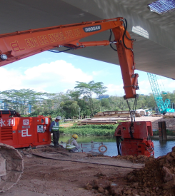 eng-lees-ptc-30hv-working-under-a-viaduct